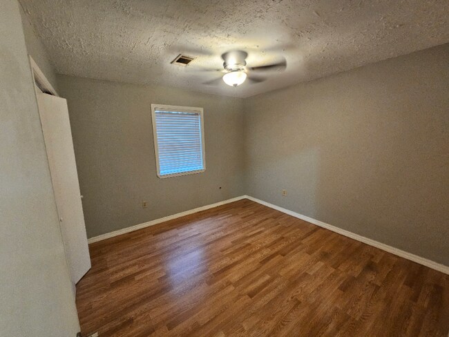 Building Photo - 1926 Martin St