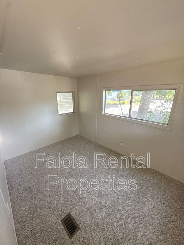 Building Photo - 10 Talmar Ln