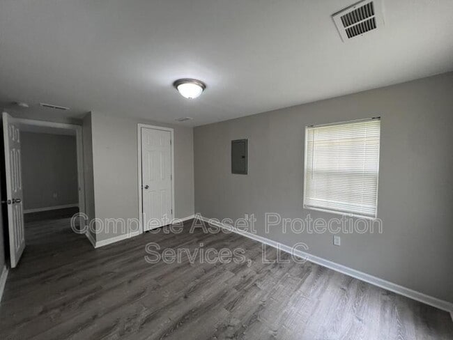 Building Photo - 3333 Wisconsin St