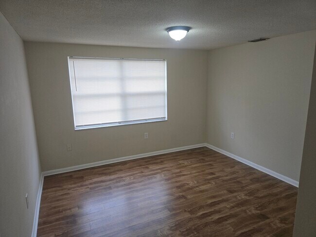 Building Photo - 8846 Goshen Ln