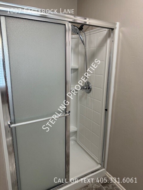 Building Photo - 1007 Eaglerock Ln