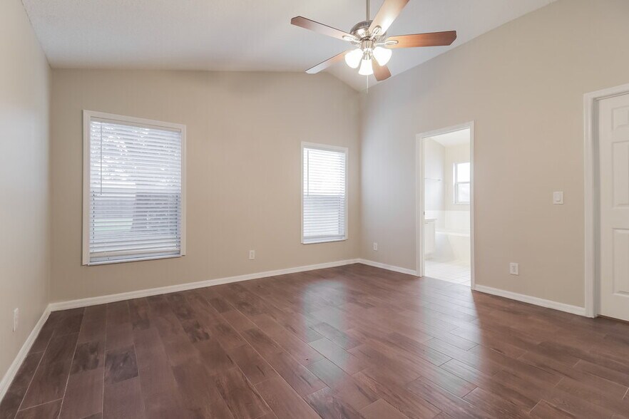 Building Photo - 13621 Meadowpark Ave