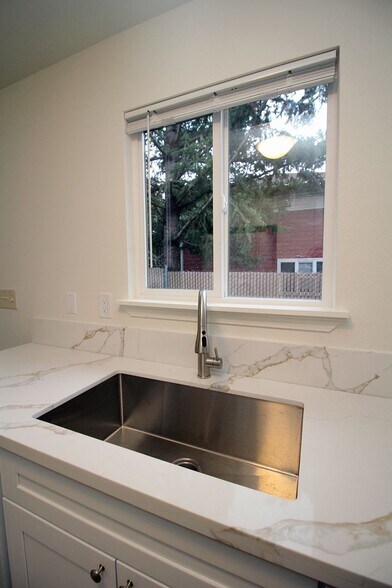 Building Photo - 2658-2658 SE 125th Ave