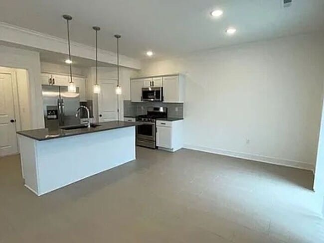 Building Photo - Gorgeous 3 bedroom / 2/5 bath in Park Hill schools!