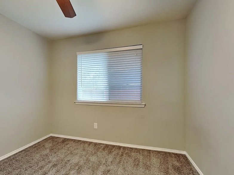 Building Photo - 3810 Sycamore Ln