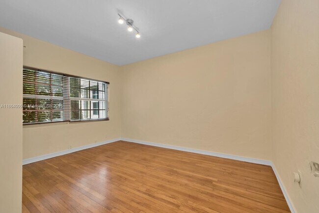 Building Photo - 46 Montilla Ave