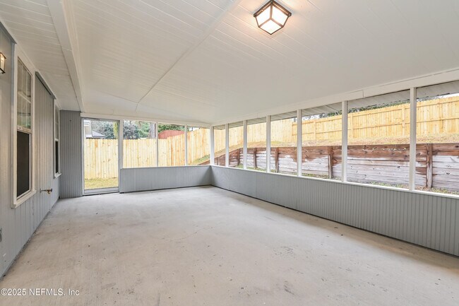 Building Photo - 12595 Ashmore Green Dr N