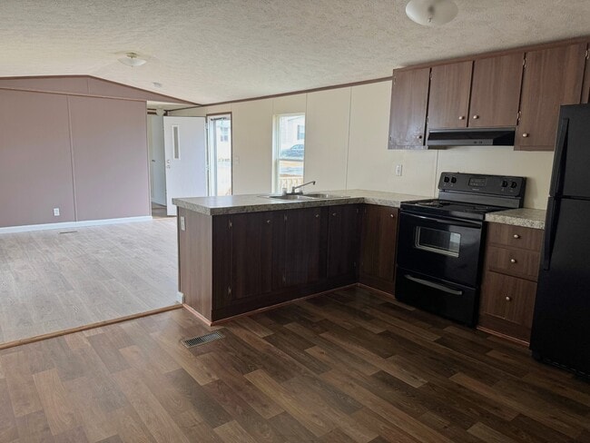 Building Photo - 565 Travis Wy