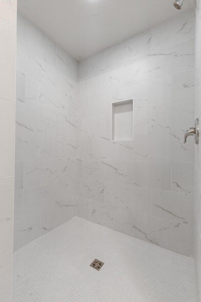 Building Photo - 2042 Delaware Ave