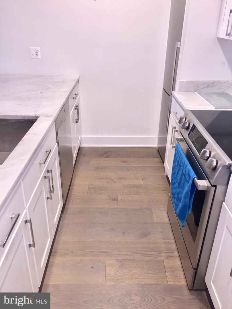 Kitchen - 1412 Chapin St NW