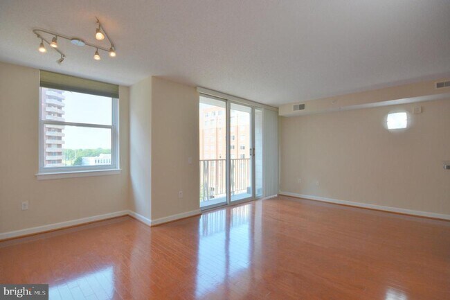 Building Photo - 880 N Pollard St
