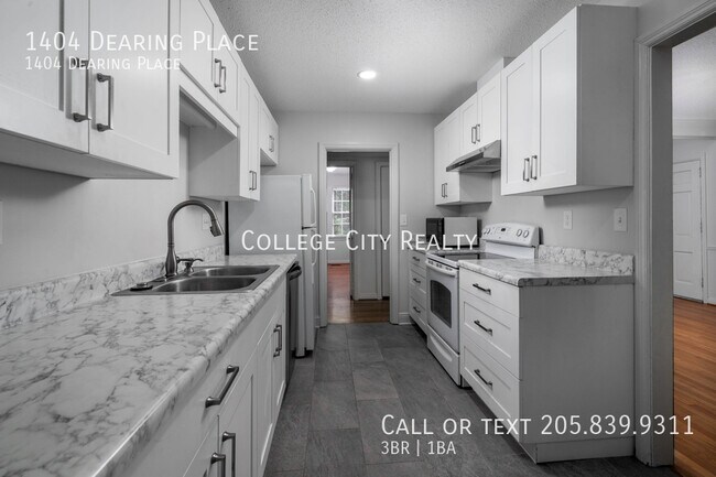 Building Photo - 1404 Dearing Pl