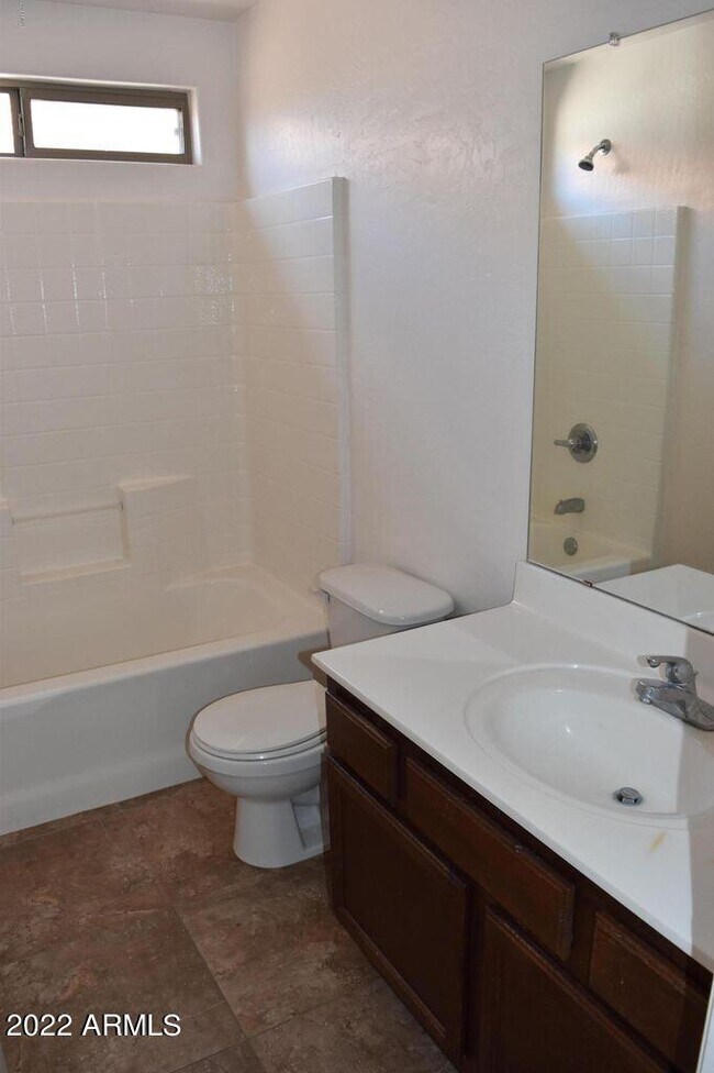 Building Photo - 450 E Maddison St