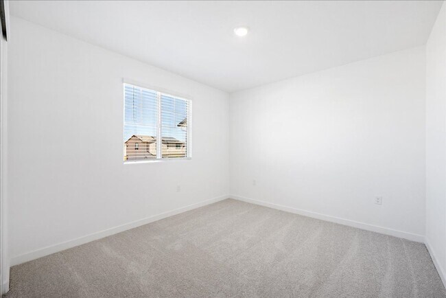 Building Photo - 3685 Vestland Ct