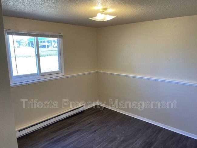 Building Photo - 4951 Basswood Dr