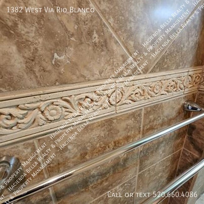 Building Photo - 1382 W Via Rio Blanco
