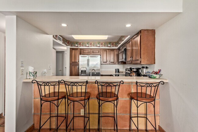 Building Photo - RESORT Style FULLY-FURNISHED Condo in Paradise Valley - 4 bedroom / 2.5 bath