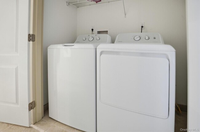 Building Photo - 36 Carney St