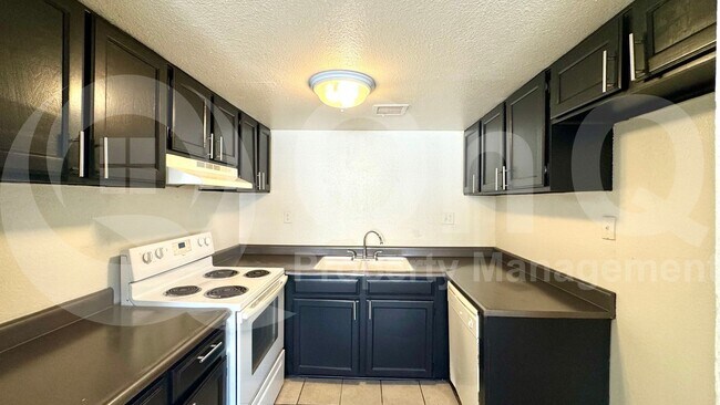 Building Photo - 2662 N 43rd Ave