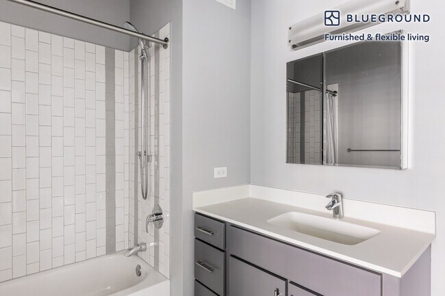 Building Photo - 215 W Lake St