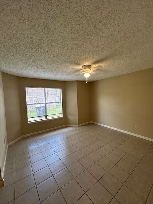 Building Photo - 843 Hammond Manor Dr