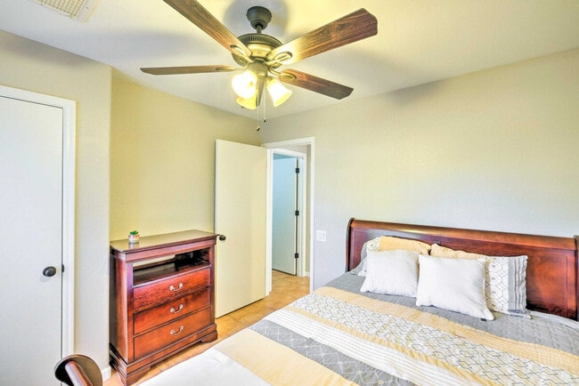 Building Photo - 4401 E Stanford Ave