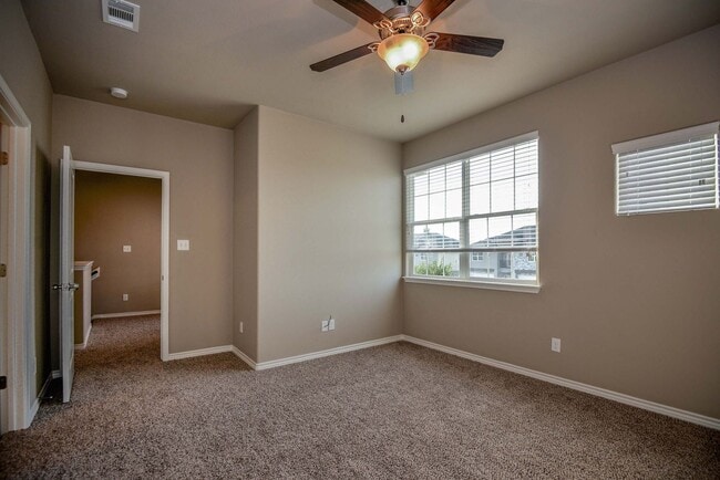 Building Photo - NOW PRE-LEASING FOR FALL 2026!! Don't miss...