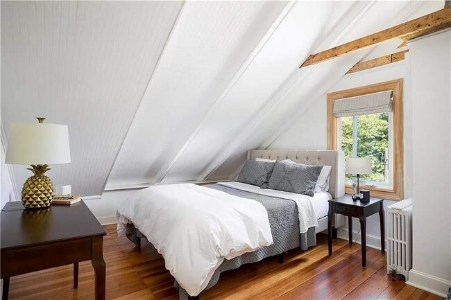 Building Photo - 75 Green End Ave