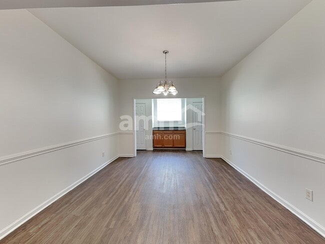 Building Photo - 925 Southridge Dr