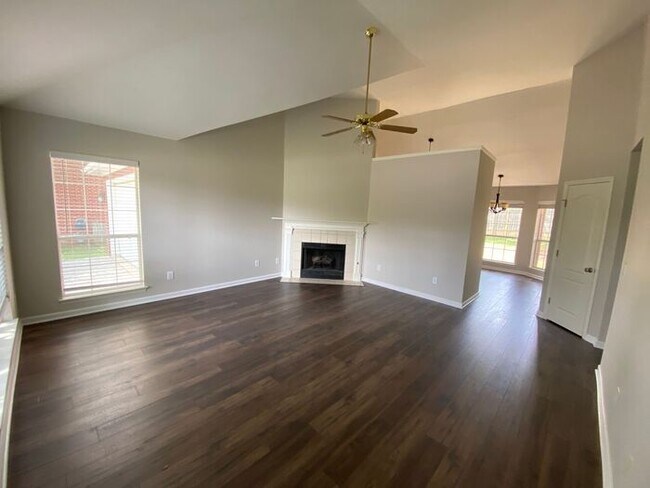 Building Photo - Beautiful Brick Home in Mt Juliet - Pet Fr...