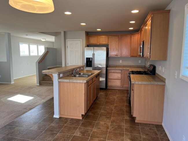 Building Photo - Lovely South Hill Home!