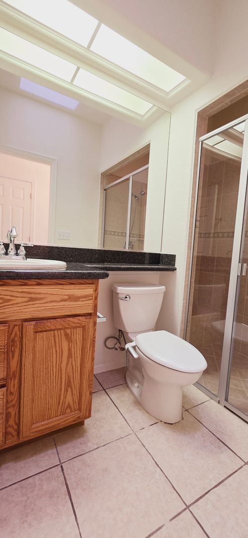 Building Photo - Stunning 4 bedroom, 2.5 bath home in West ...