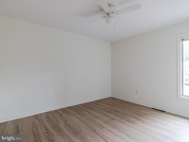 Building Photo - 38425 Mainsail Dr
