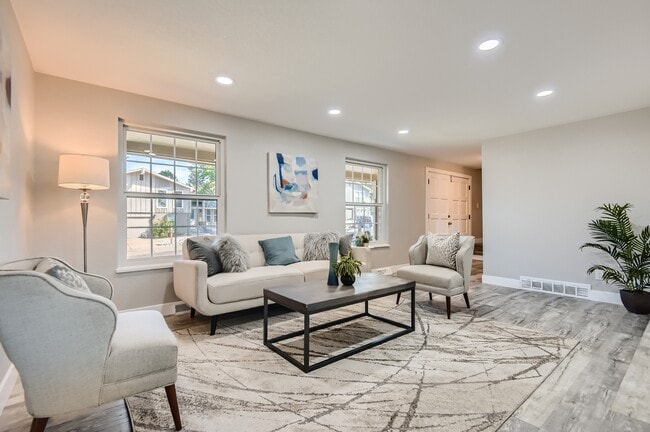 Building Photo - 4094 S Willow Way