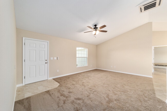 Building Photo - 194 Willow Rd