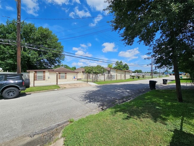 Building Photo - 6826 Myrtle St