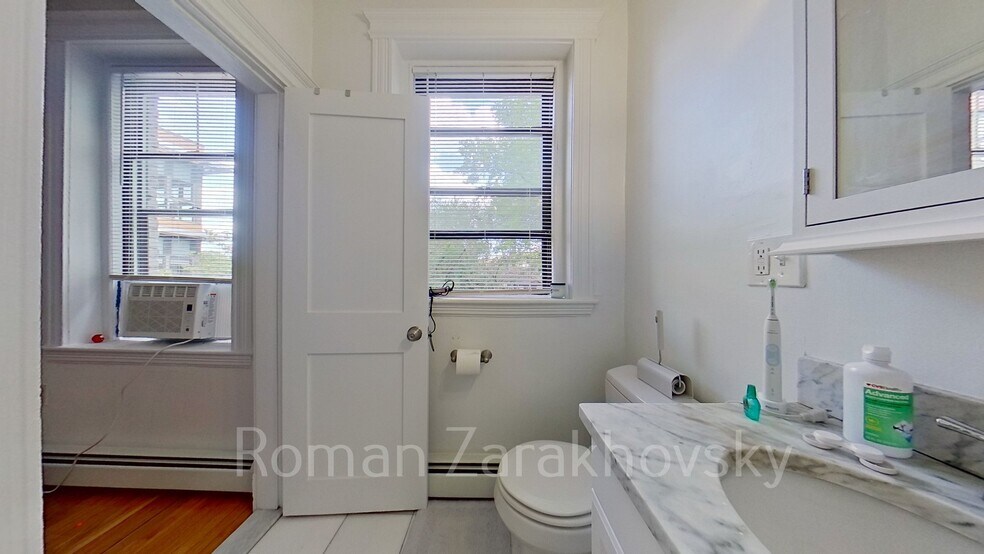 Building Photo - 74 Brainerd Rd