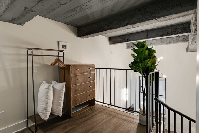 Building Photo - 150S S Independence Mall W