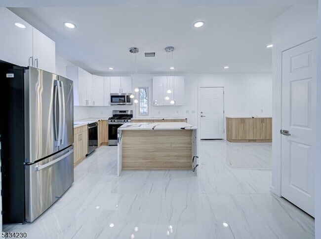 Building Photo - 217 Heywood Ave