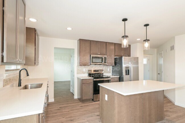 Building Photo - 6 Snowdrop Ct