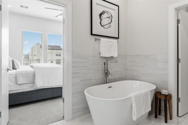 Building Photo - 1509 Elgin St