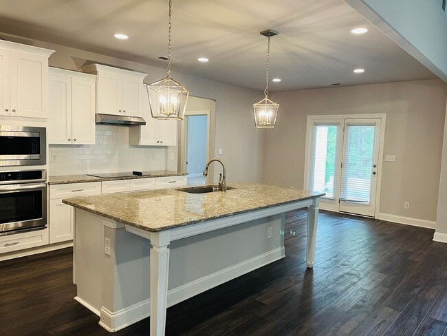 Building Photo - ***MOVE IN SPECIAL*** Wow! Perfect 4 bedro...