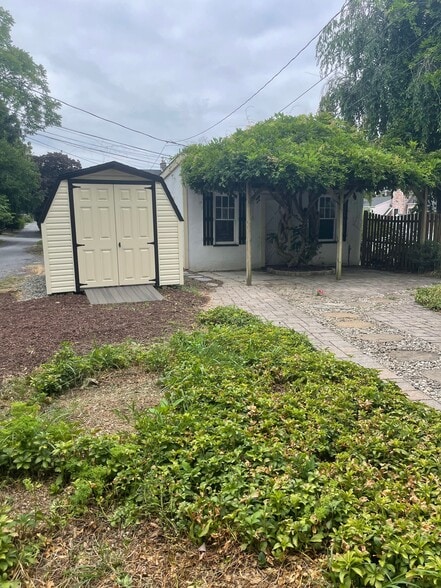 Garage & Shed - 30 S Muhlenberg St