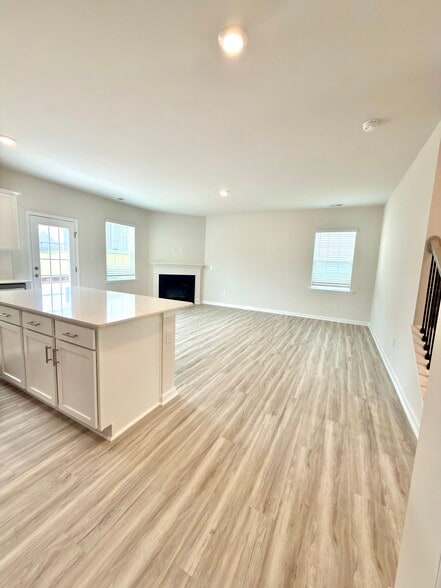Building Photo - 123 Pecan Grove Ln