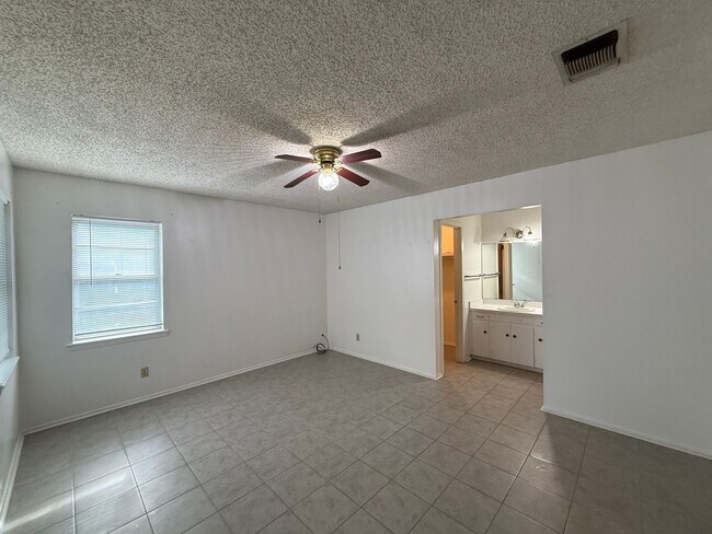 Building Photo - Charming 3 bedroom, 2 bathroom home near Kirby Park COMING SOON!