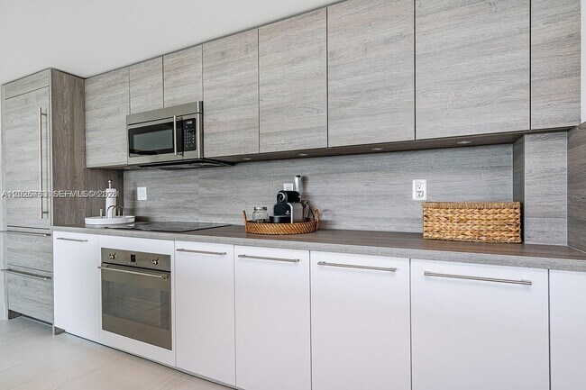 Building Photo - 400 Sunny Isles Blvd