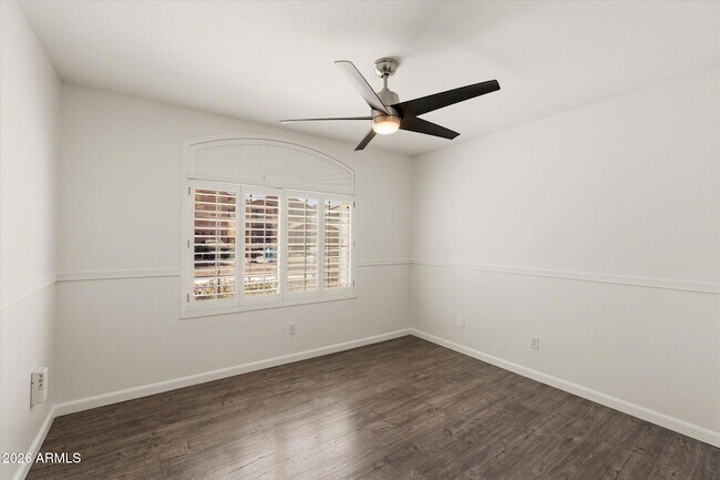Building Photo - 2212 E Vista Bonita Dr