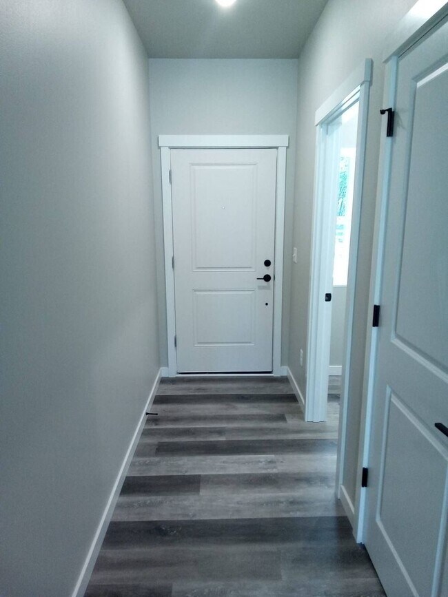 Building Photo - 3 Bedroom, 2.5 Bath in Blaine in Newer Nei...
