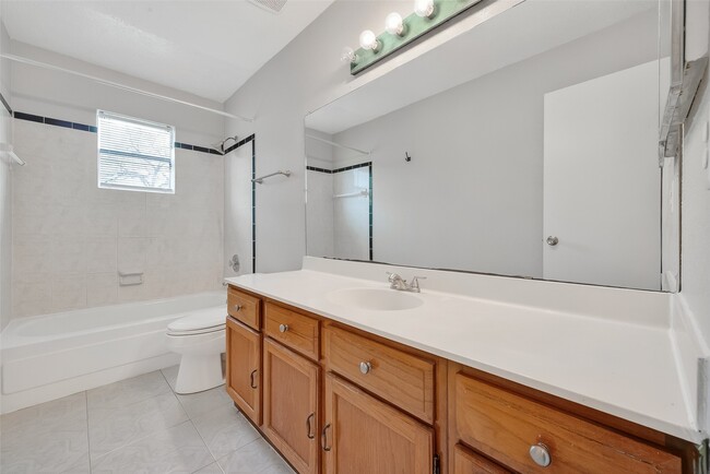 Building Photo - 10506 Ivy Oaks Ln