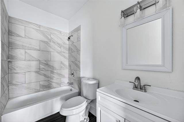 Building Photo - 710 E Lamar St